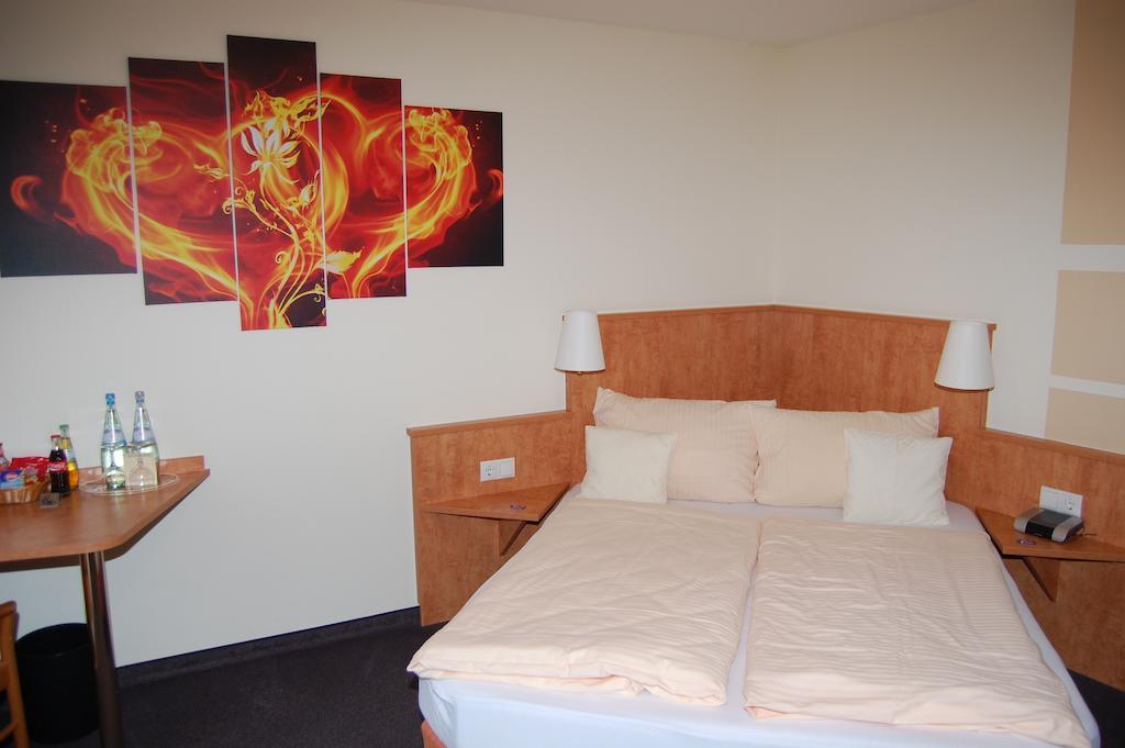 Landgasthof Jaegerstuebchen Neustadt an der Weinstrasse Room photo